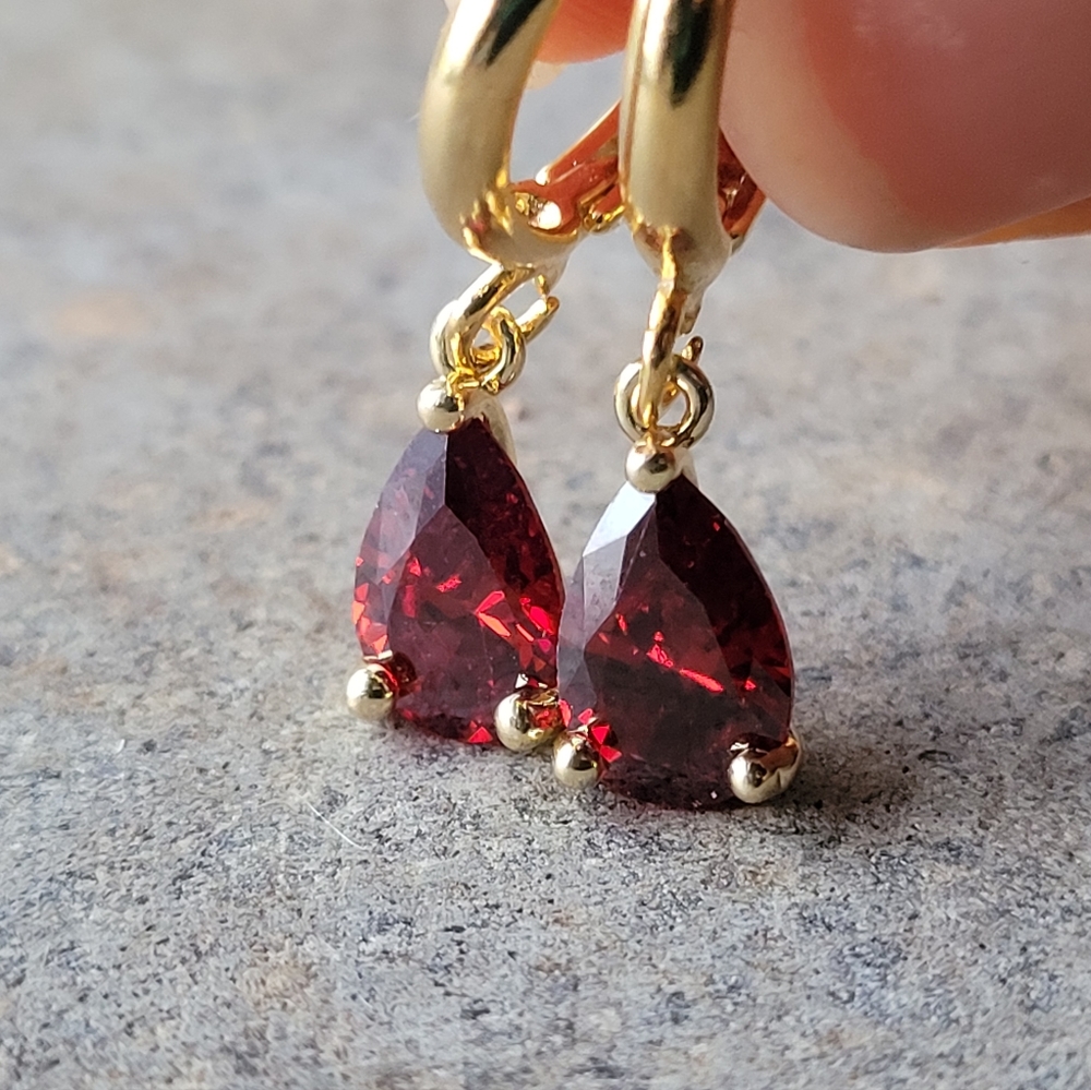 18k Gold Ruby Stone Earrings - Picture 4 of 6